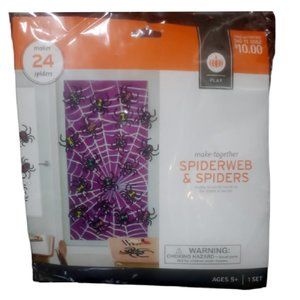 spiderwebs with spiders makes 24 spiders Kit